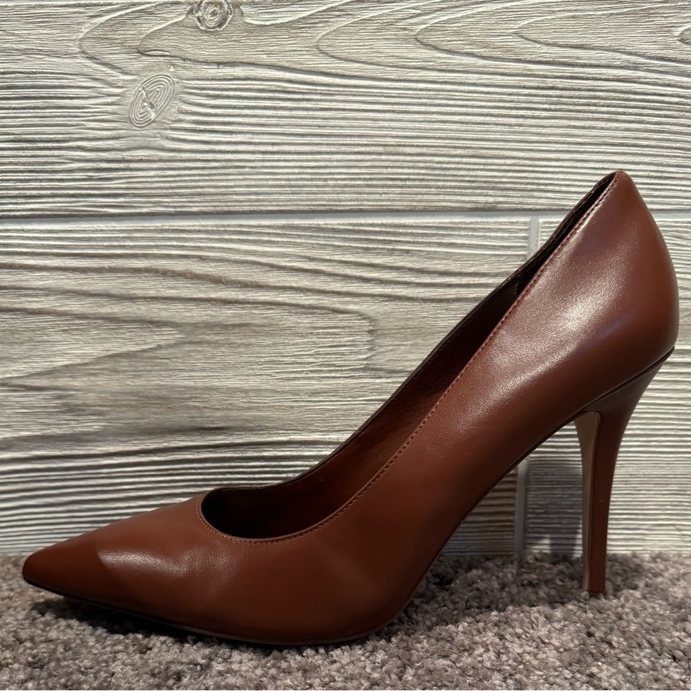 *Host Pick* White House | Black Market Caramel Leather Heel